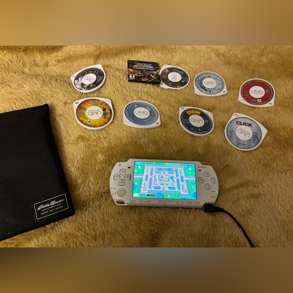 WOW**SALE**SONY PSP handheld console with 9 games - Picture 2 of 16